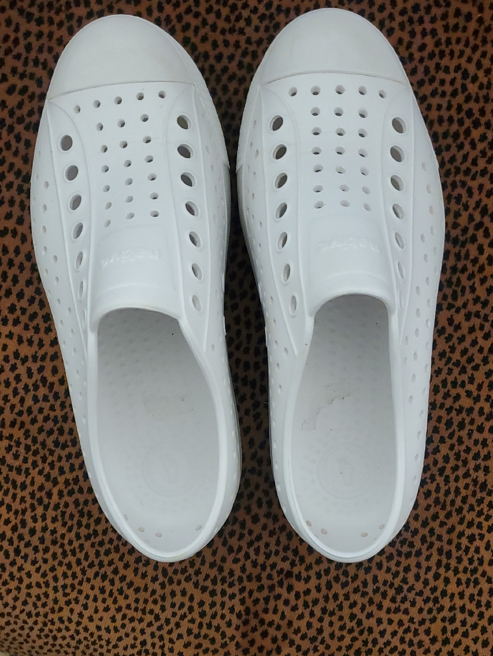 Native Womens White Jefferson  Slip-On Shoes Size 7